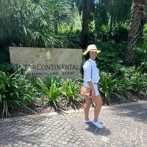 Meet your Posher, Adelle